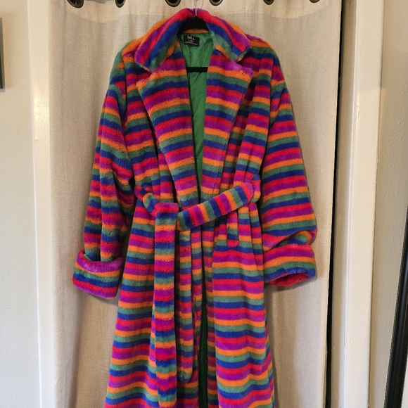 Dressed In Lala Coat - Picture 2 of 6